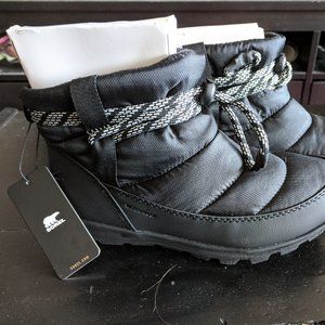 Sorel Whitney Size 7.5  Short Black Waterproof